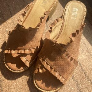 Adorable leather slide Sandals